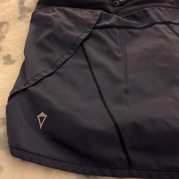 Ivivva workout shorts in dark navy. Size 14 - Picture 3 of 7